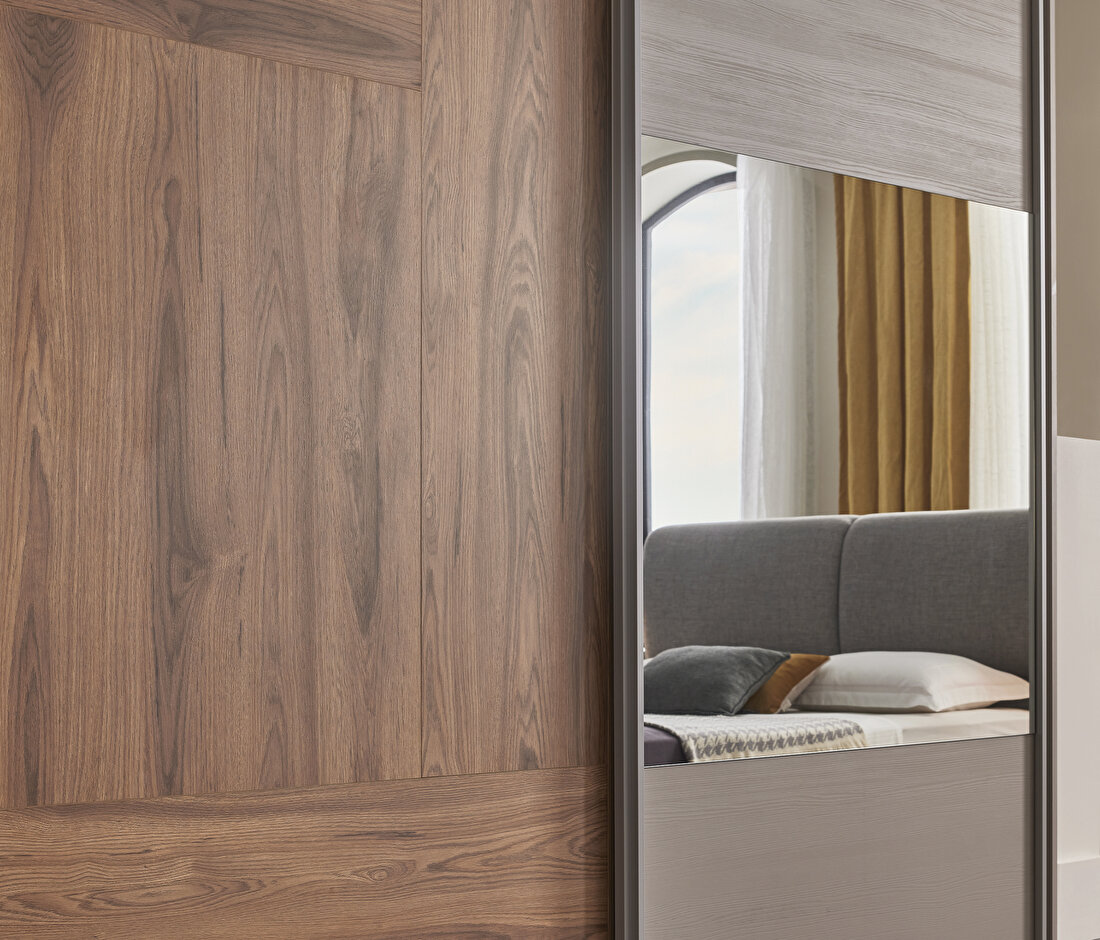 Loreto Off-White-Walnut Wardrobe