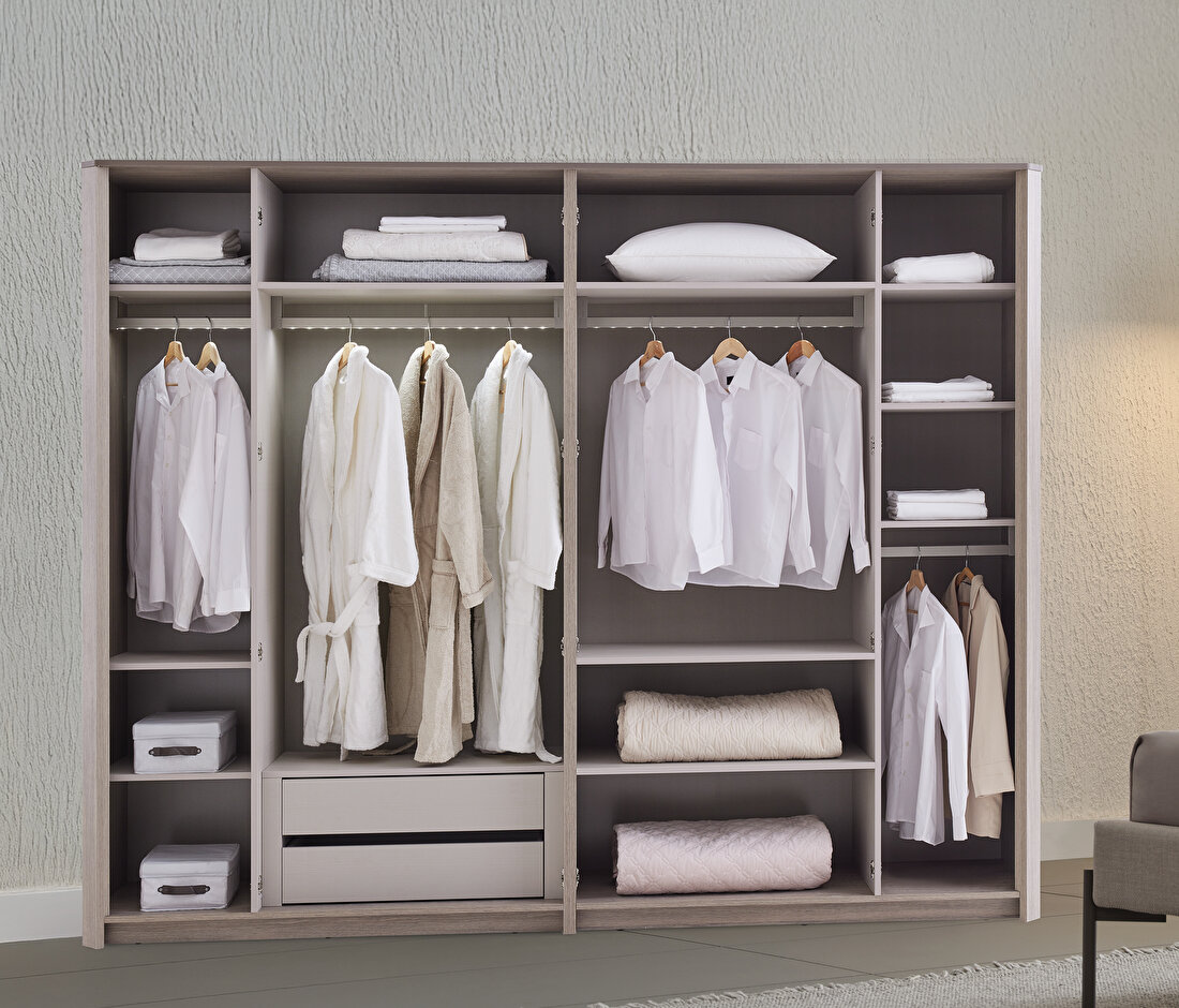 Varena Wardrobe