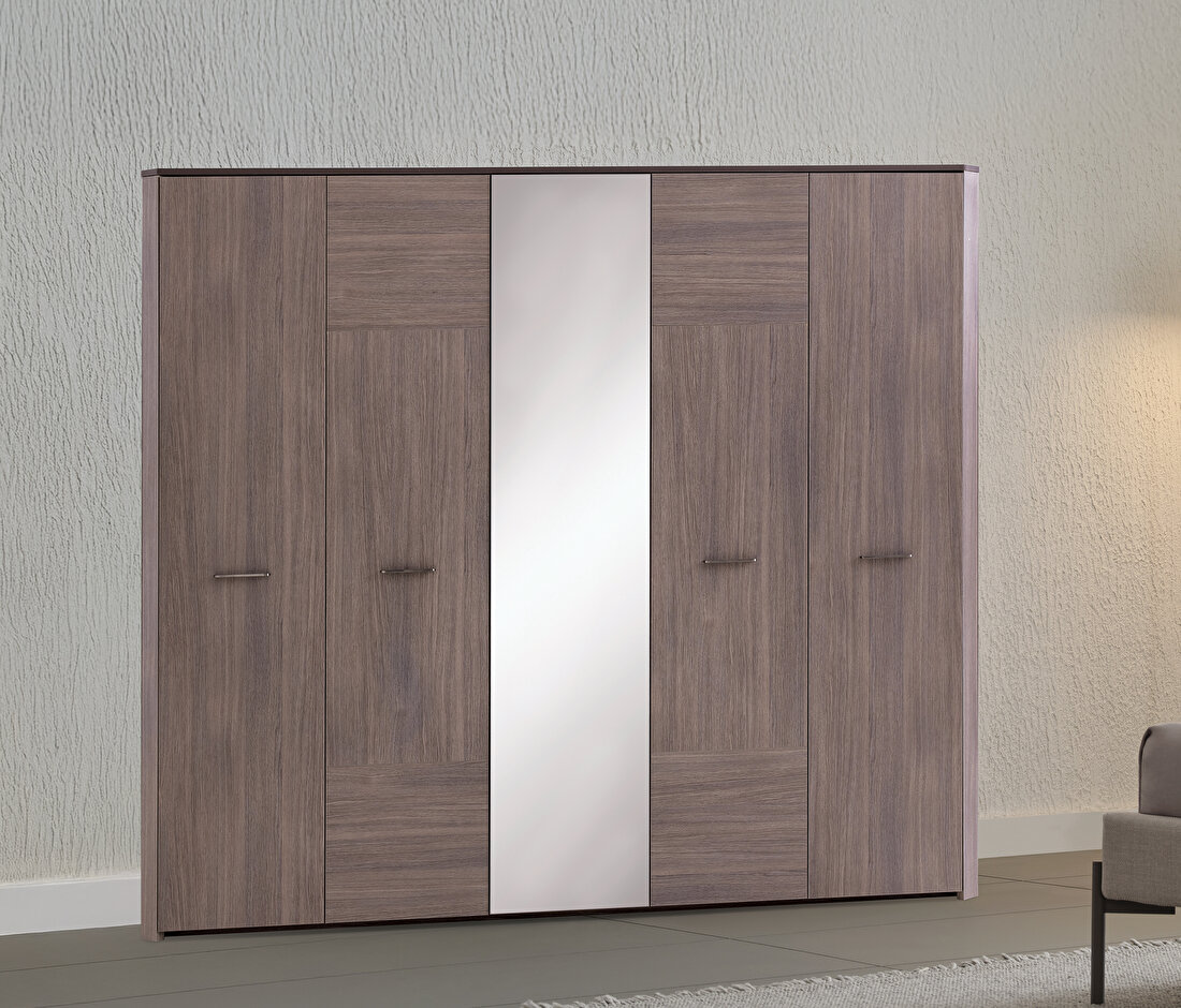 Varena Wardrobe