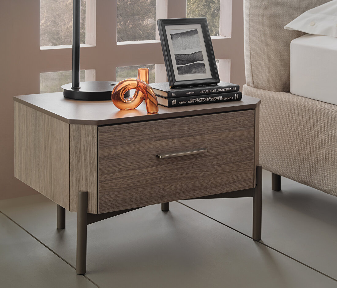 Varena Oak Nightstand