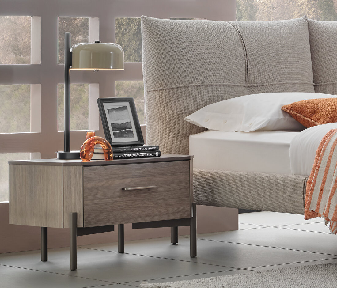 Varena Oak Nightstand