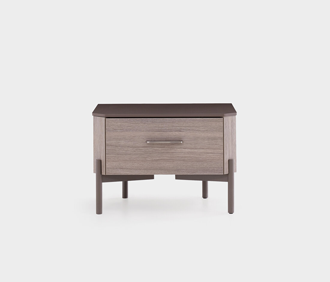 Varena Oak Nightstand