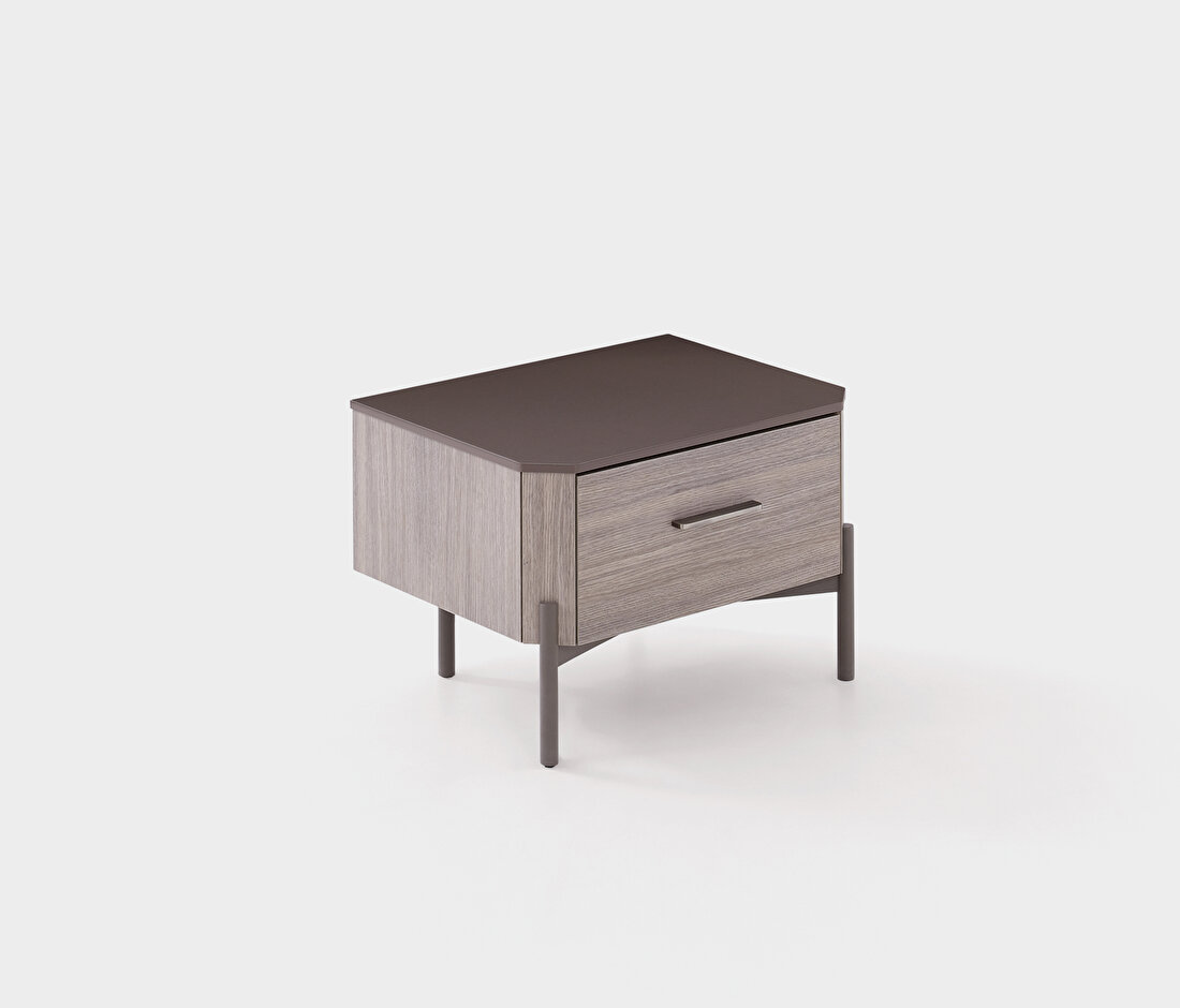Varena Oak Nightstand