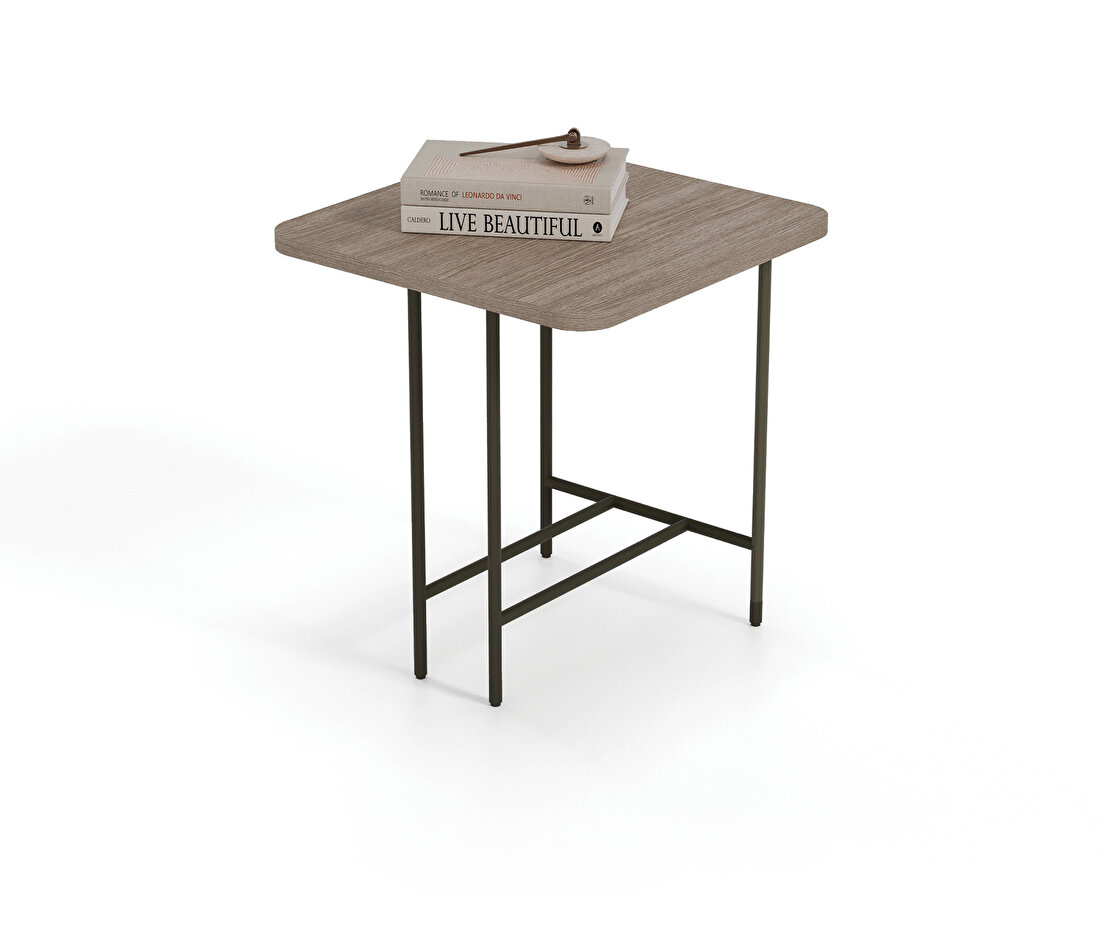 Varena Oak Side Table