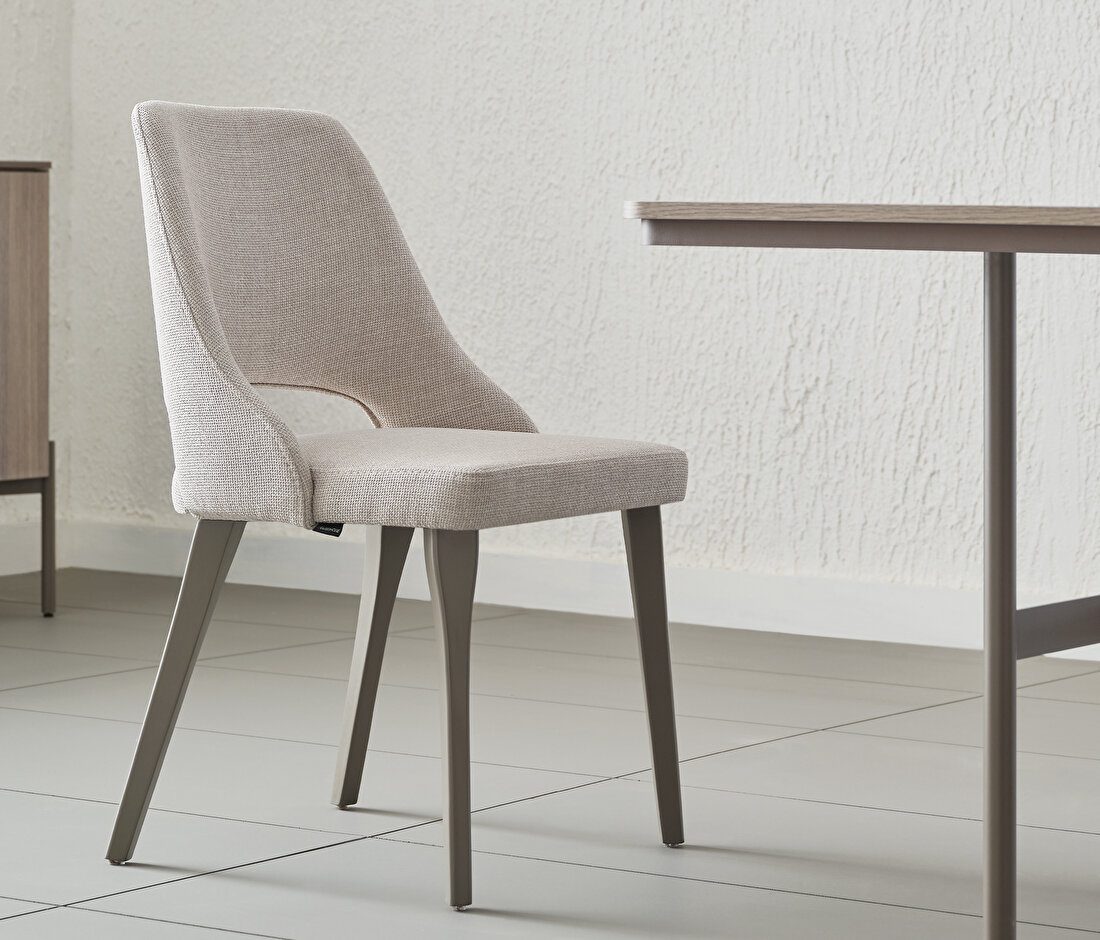 Varena Wooden Leg Chair