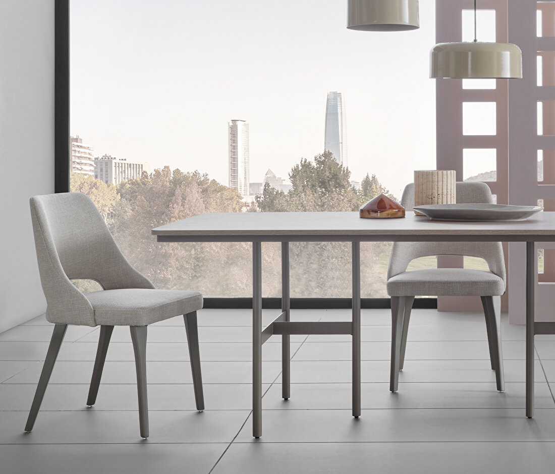 Varena Wooden Leg Chair