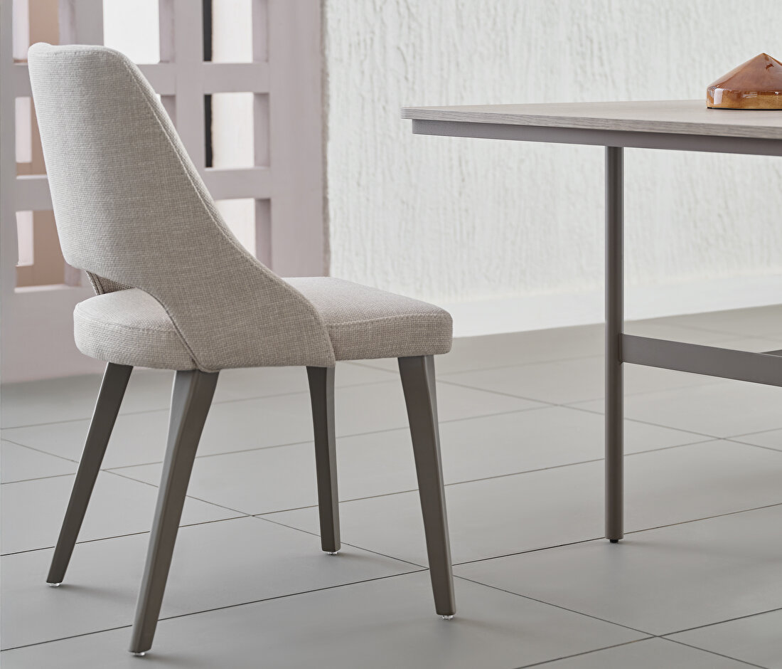 Varena Wooden Leg Chair