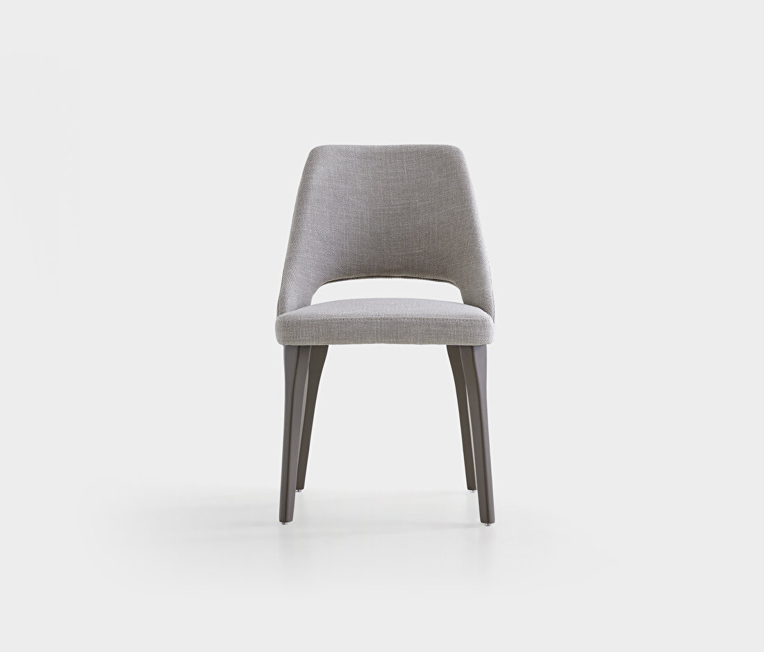 Varena Wooden Leg Chair