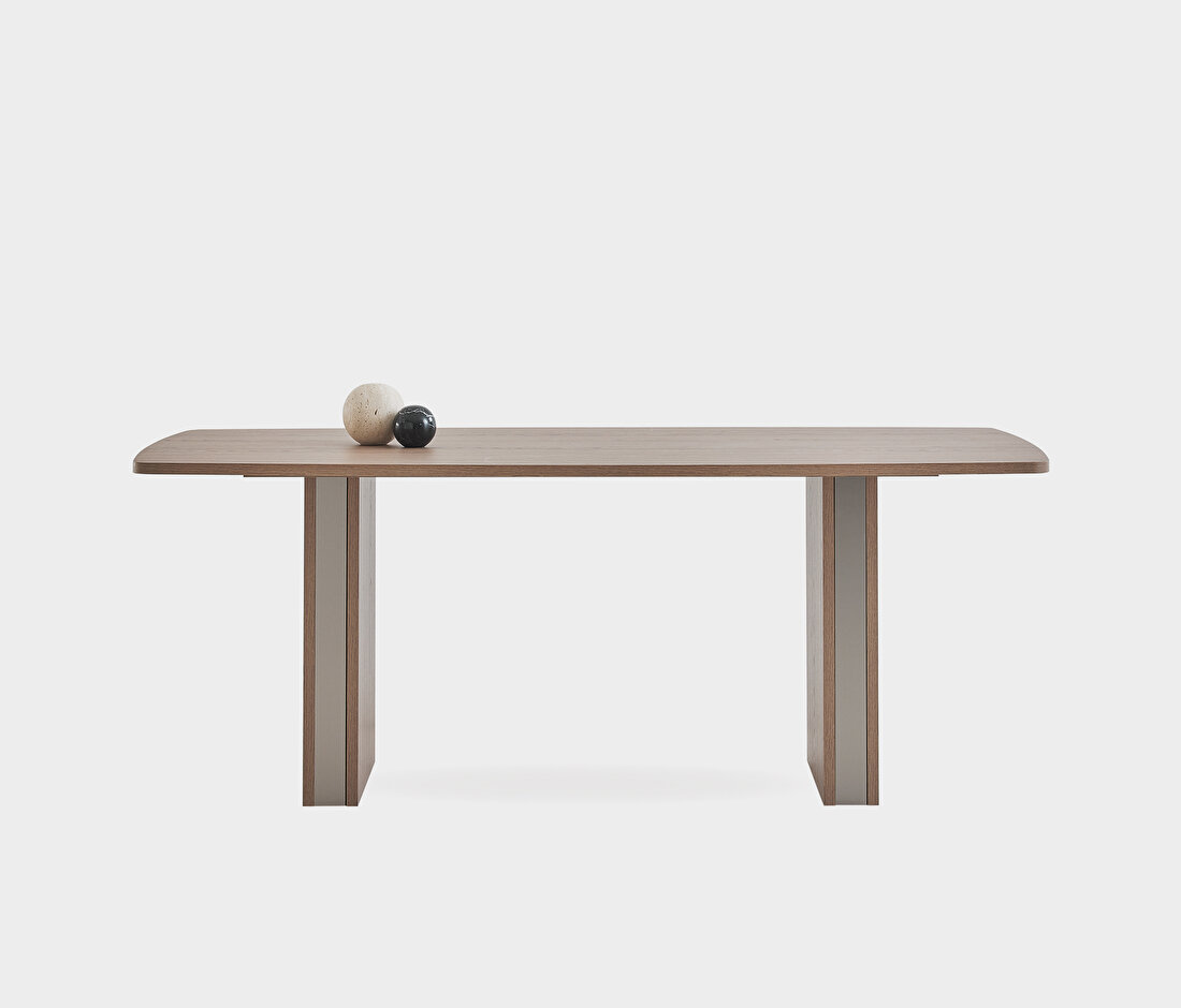 Paloma 8 Person Table