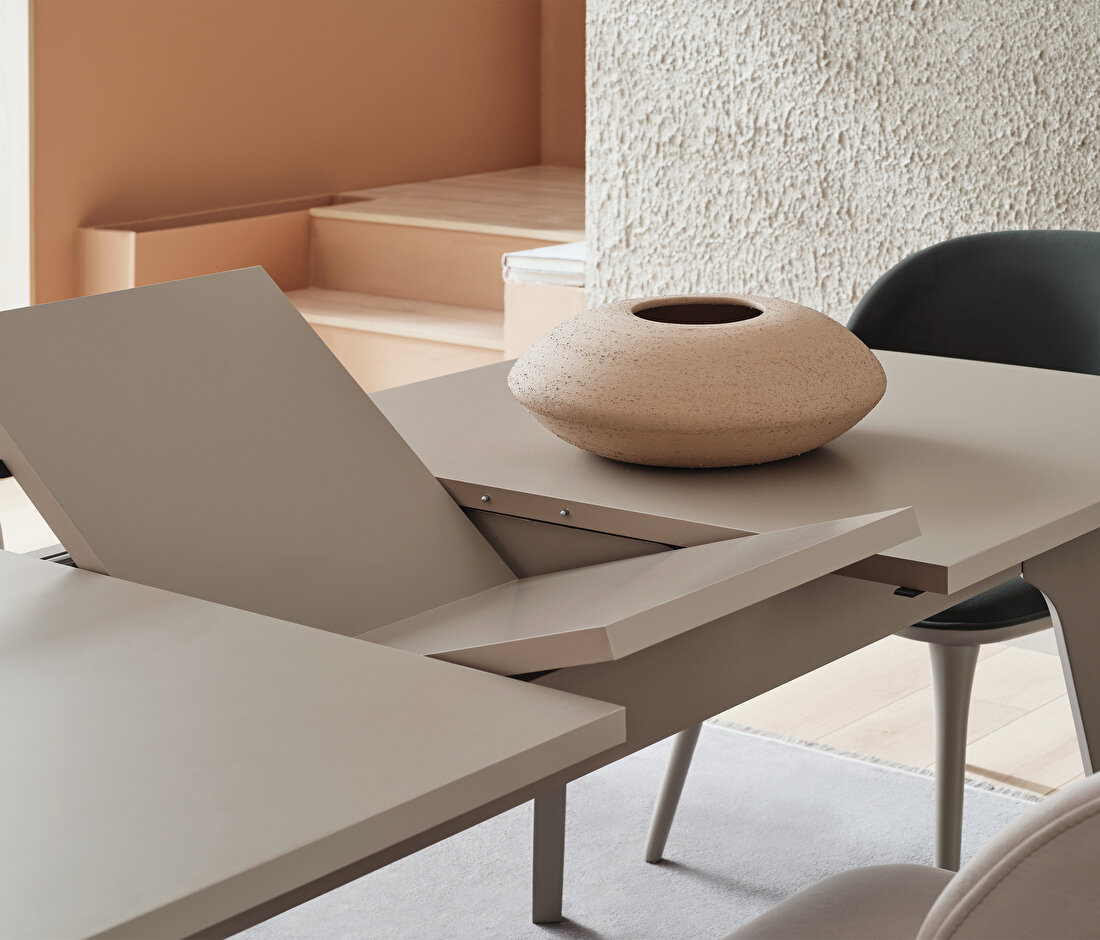 Hera 6-8 Person Extendable Table