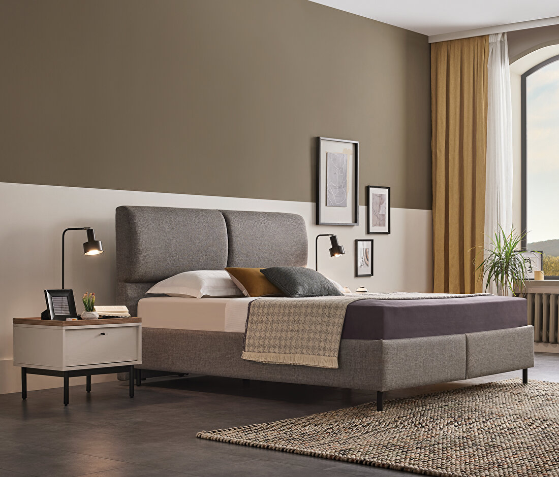 Loreto Base with Headboard