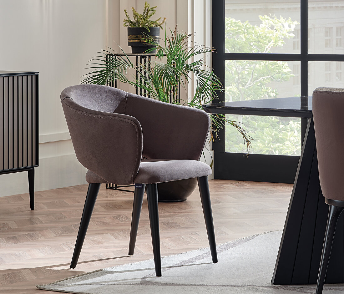 Riga Chair with Wooden Legs with Armrests