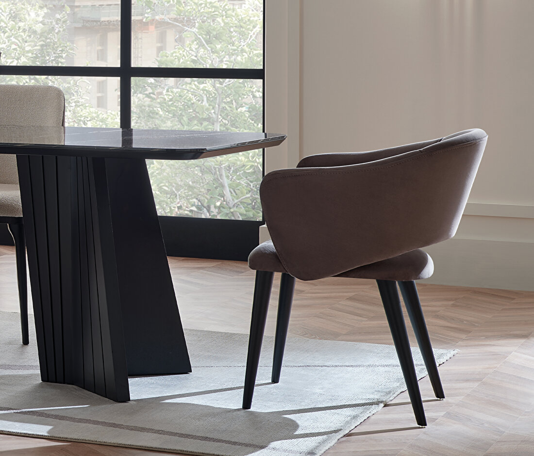 Riga Chair with Wooden Legs with Armrests