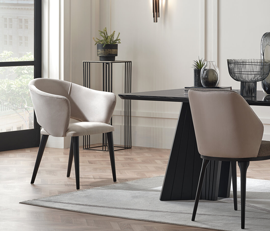 Riga Chair with Wooden Legs with Armrests