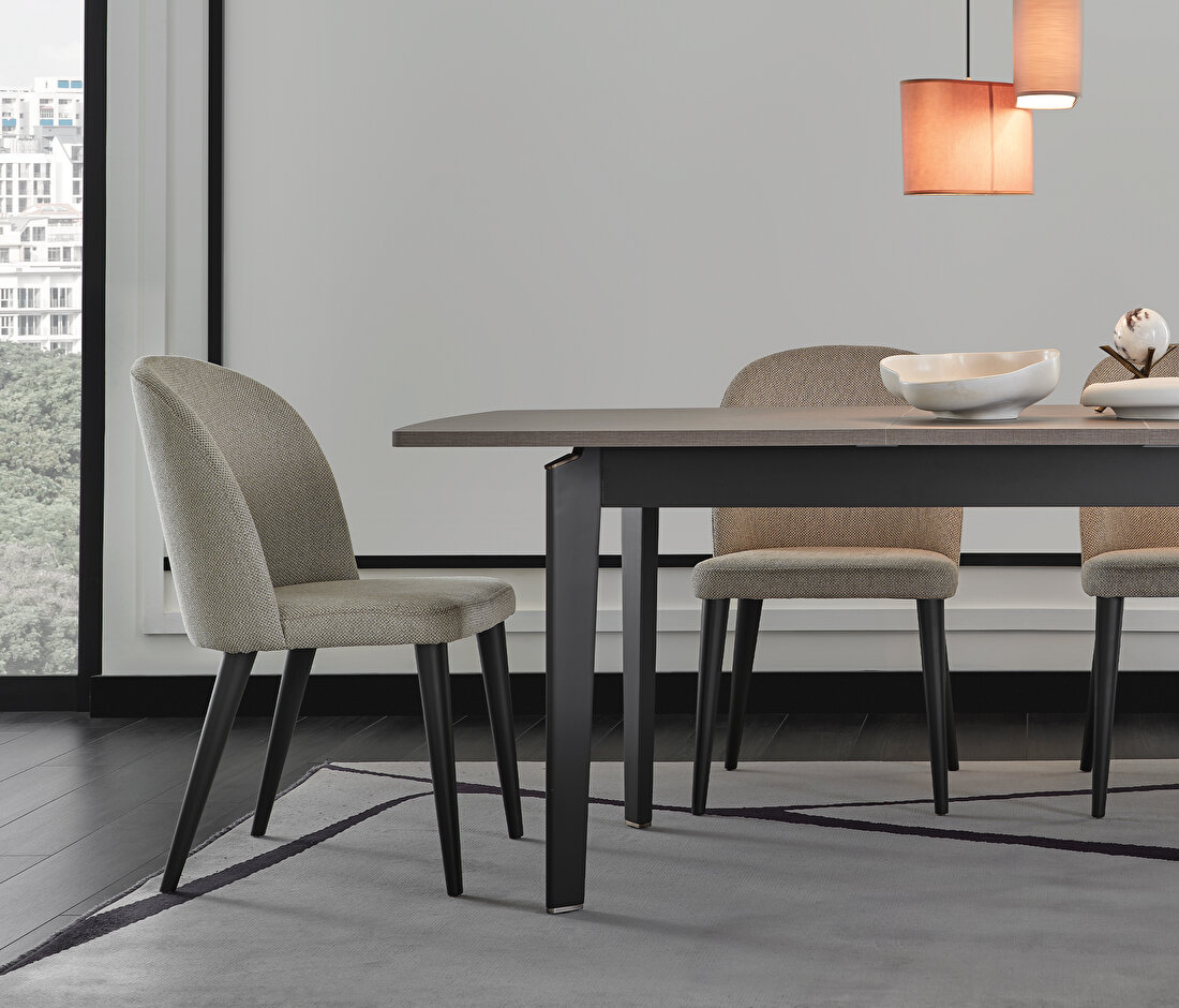 Berta 6-8 Seats Extendable Dining Table
