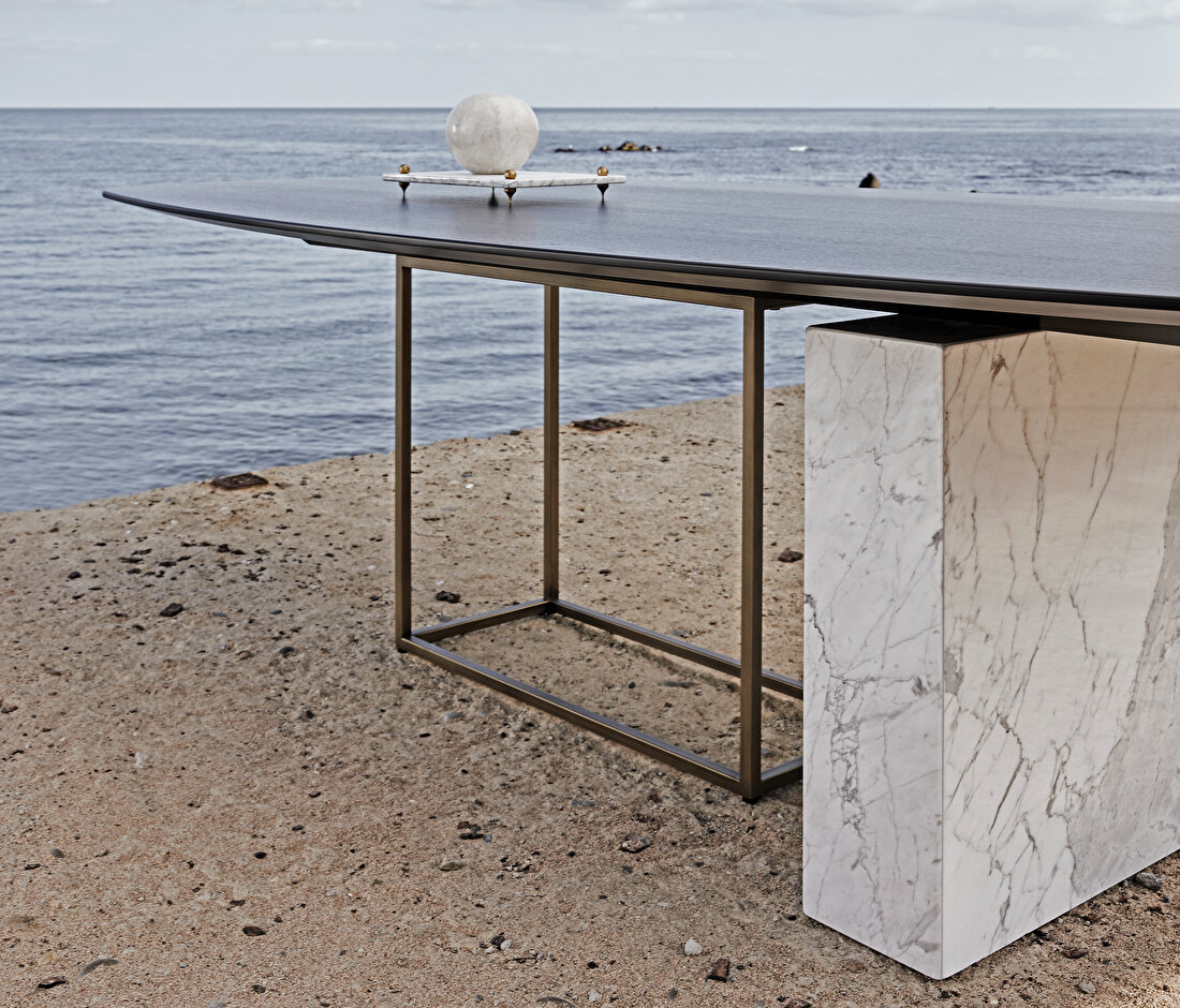 Kartum 8-10 Seats Dining Table
