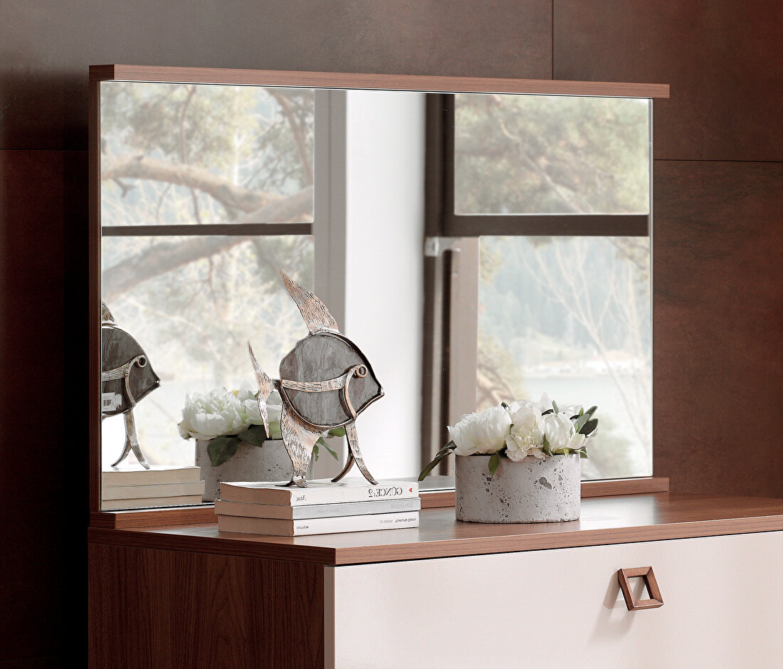 Mistral Mirror
