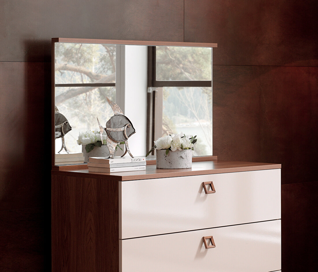 Mistral Mirror